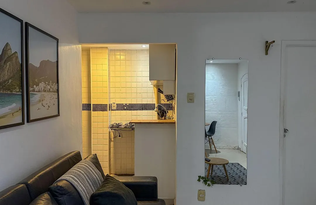 Studio em Copacabana a 65 metros da praia, posto 5-1