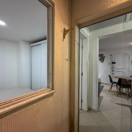 Studio em Copacabana a 65 metros da praia, posto 5-3